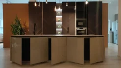 Cucina Binova design ad isola rovere moro in legno Mantis + bluna laccato