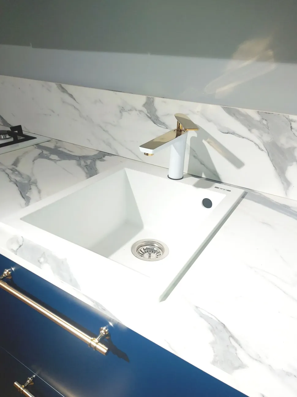 Cucina blu moderna ad angolo Collezione esclusiva Moderna outlet a soli 4000€