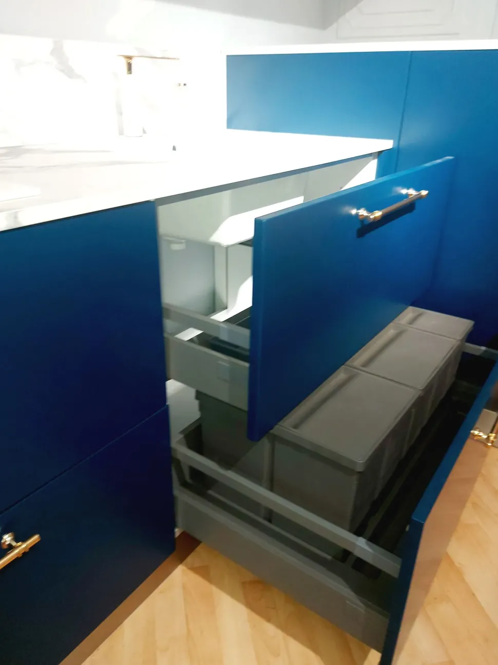 Cucina blu moderna ad angolo Collezione esclusiva Moderna outlet a soli 4000€