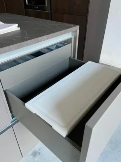 Cucina Boffi design lineare bianca in hpl Tagliere grand chef