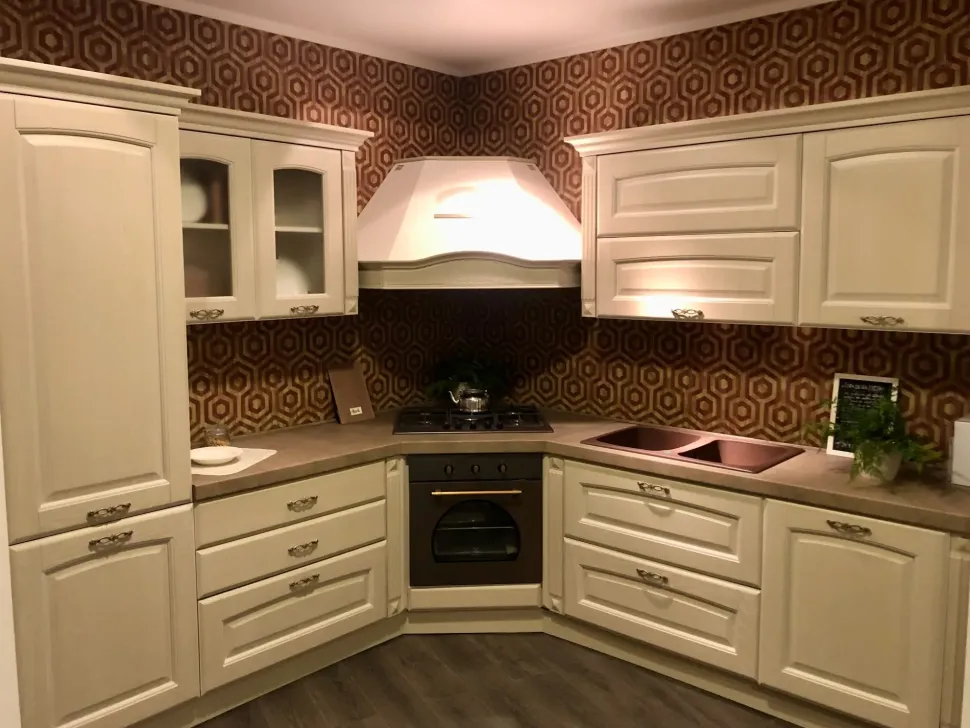 Cucina classica ad angolo Olimpia Mobilturi a prezzo ribassato