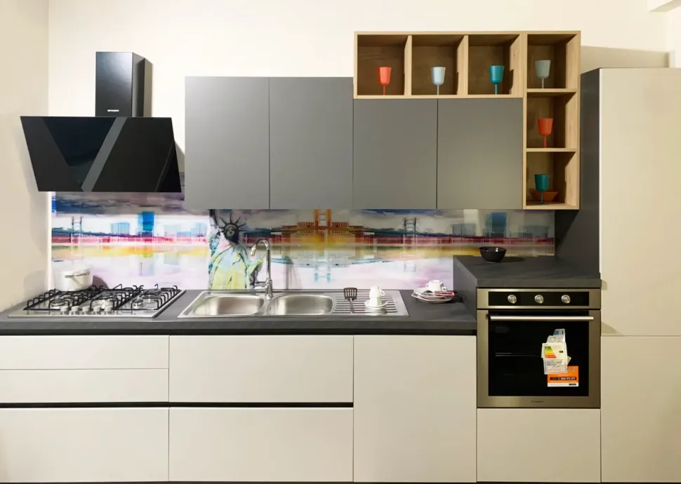 Cucina Colombini casa moderna lineare grigia in laminato opaco Quadra gola