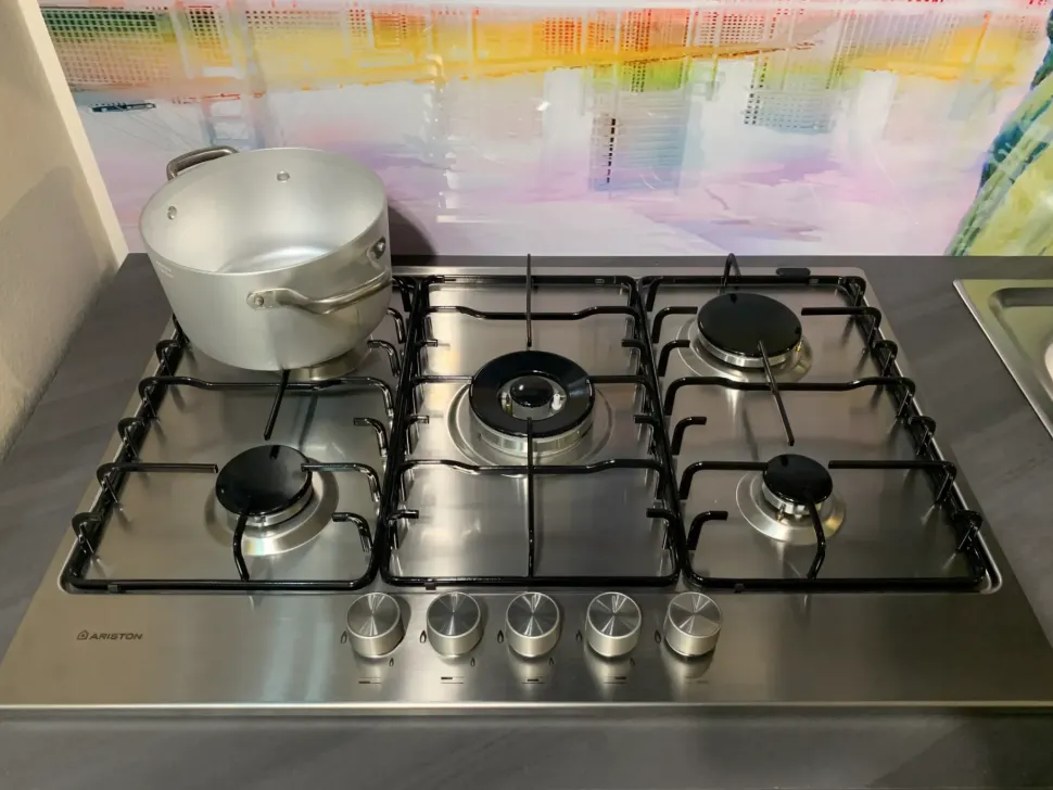 Cucina Colombini casa moderna lineare grigia in laminato opaco Quadra gola