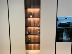 Cucina con isola in laccata opaco grigia Binova bluna a prezzo scontato