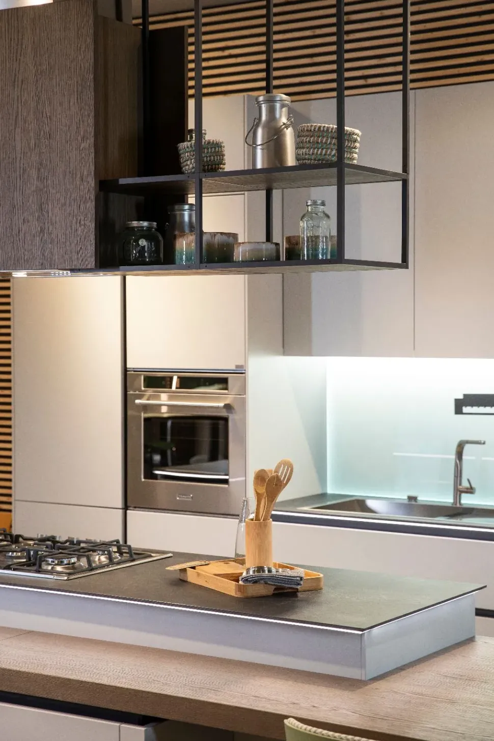 Cucina con isola in laccata opaco a prezzo ribassato 50%