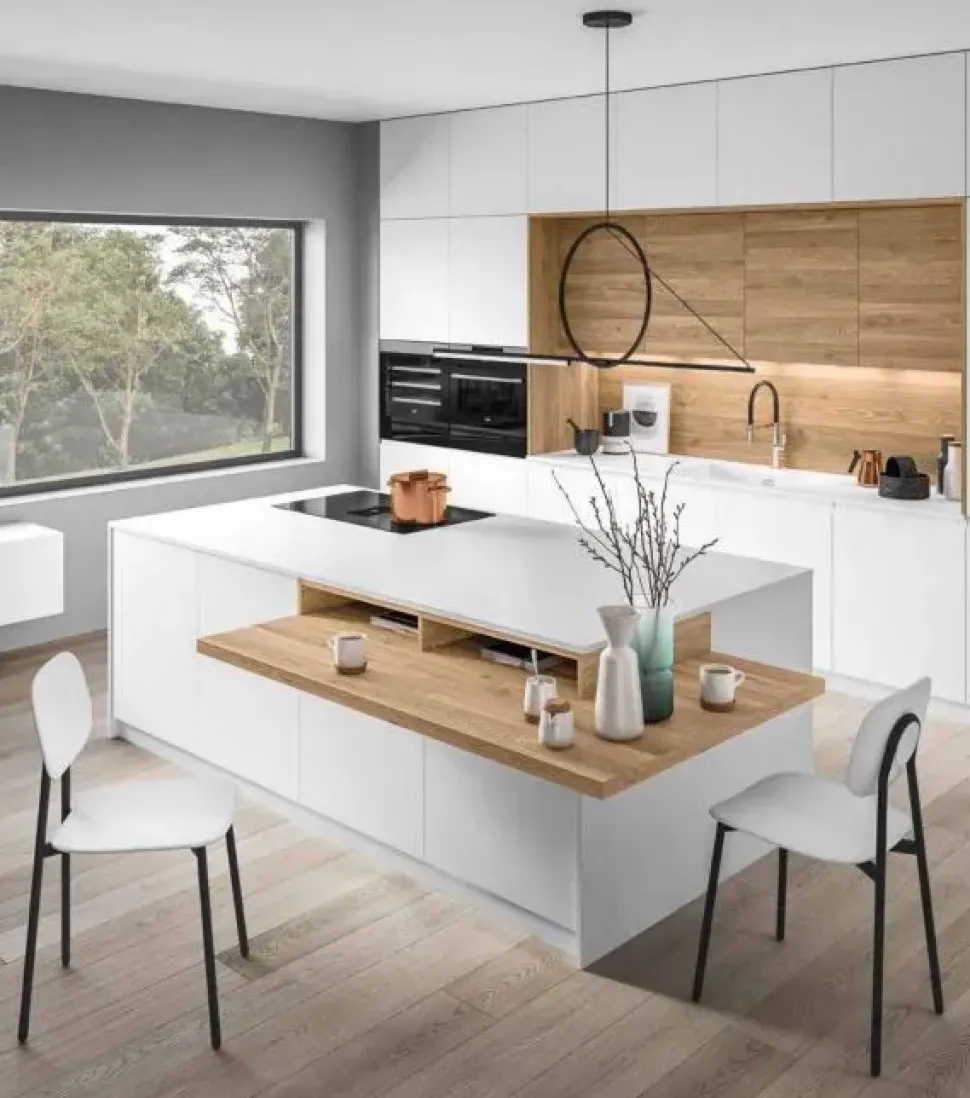 Cucina con isola in laccata opaco bianca J22 a prezzo ribassato