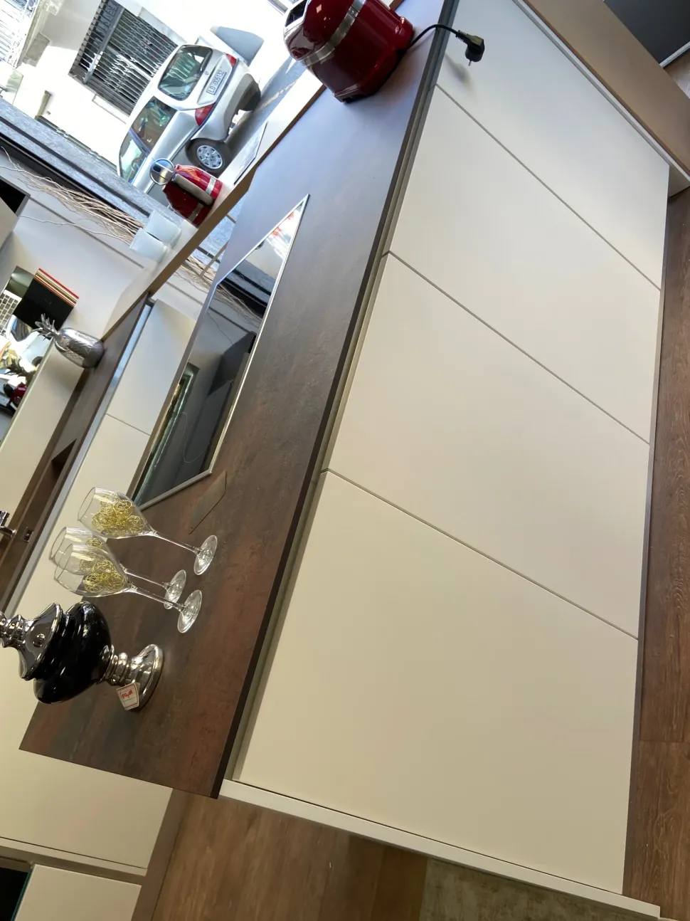 Cucina con isola in laccata opaco a prezzo scontato 52%