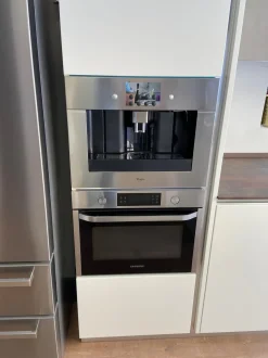 Cucina con isola in laccata opaco a prezzo scontato 52%