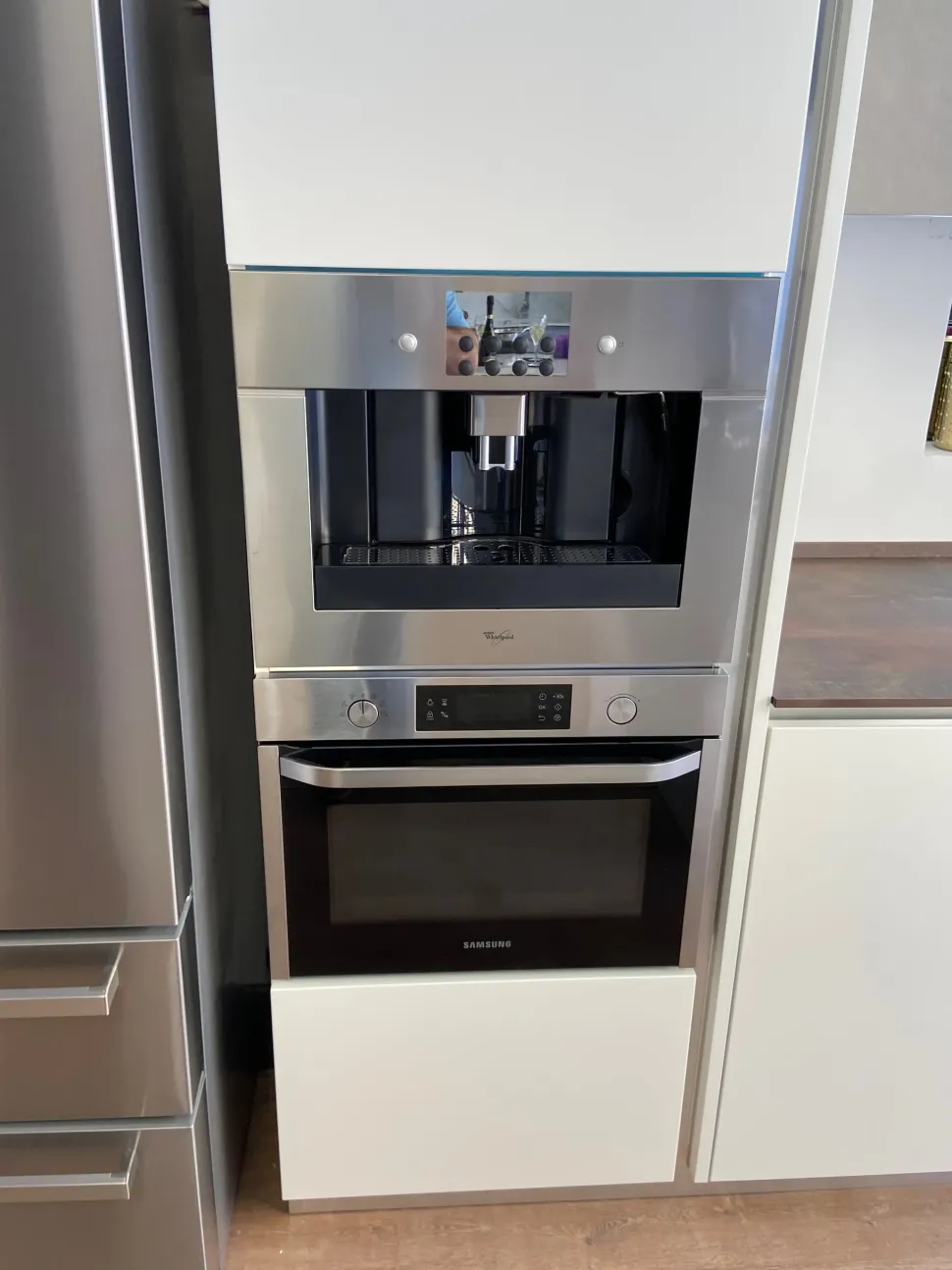 Cucina con isola in laccata opaco a prezzo scontato 52%