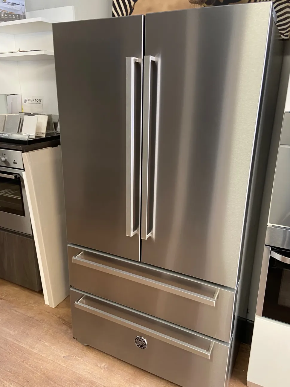 Cucina con isola in laccata opaco a prezzo scontato 52%