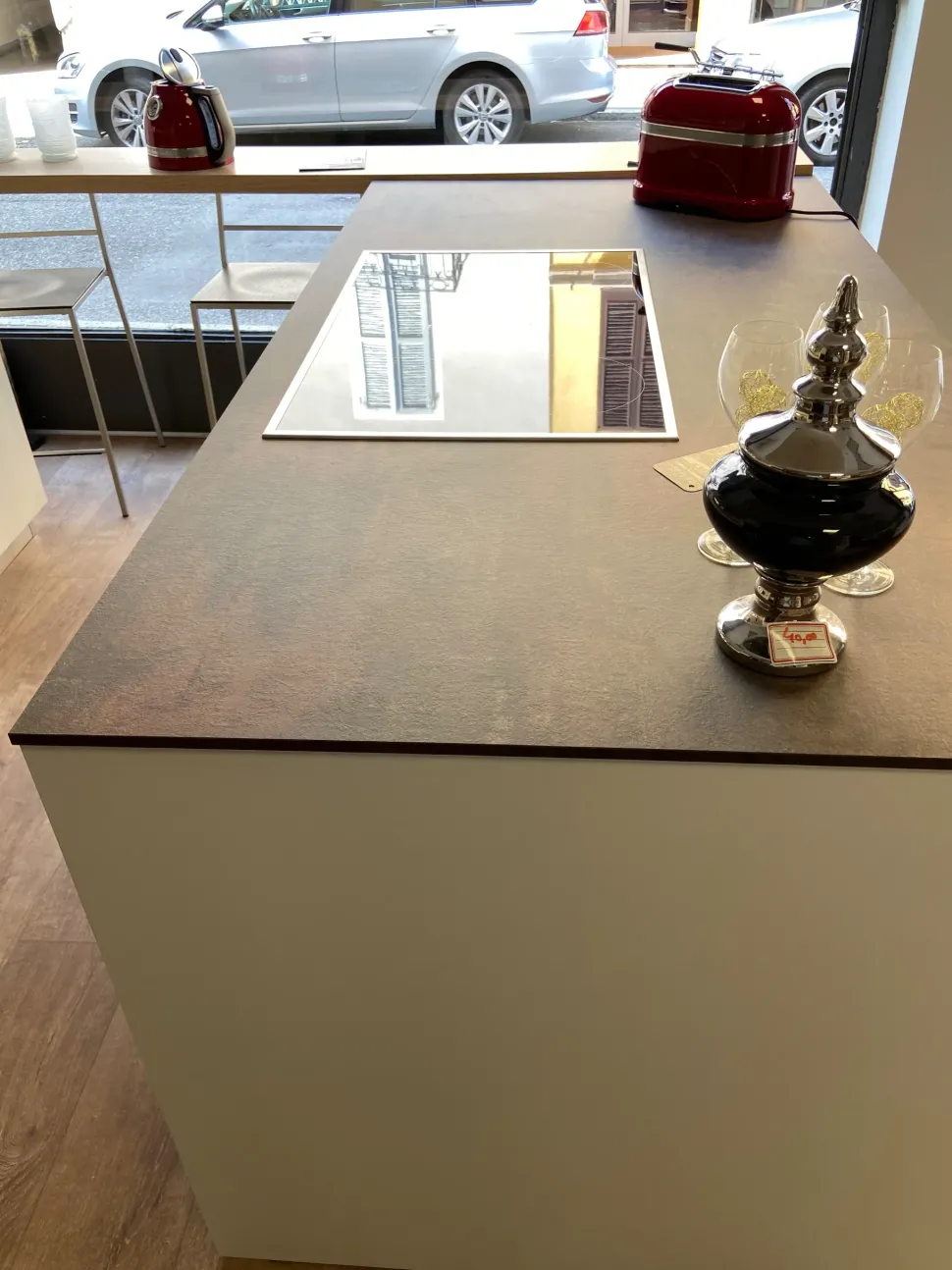 Cucina con isola in laccata opaco a prezzo scontato 52%