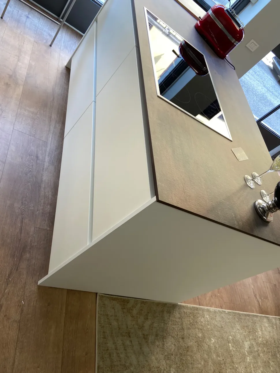 Cucina con isola in laccata opaco a prezzo scontato 52%