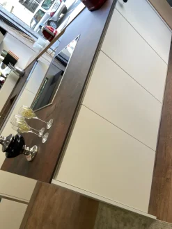 Cucina con isola in laccata opaco a prezzo scontato 52%