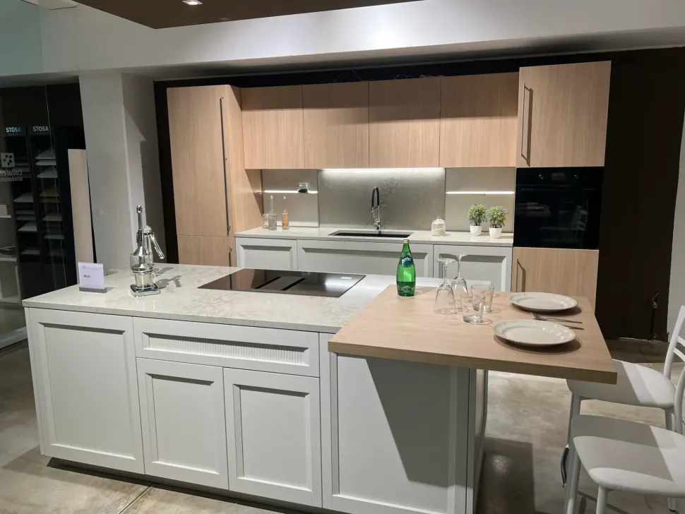 Cucina con isola in laccata opaco a prezzo ribassato 62%