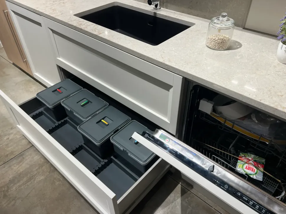 Cucina con isola in laccata opaco a prezzo ribassato 62%