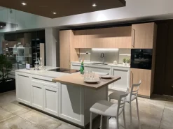 Cucina con isola in laccata opaco a prezzo ribassato 62%