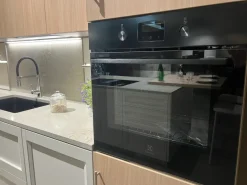 Cucina con isola in laccata opaco a prezzo ribassato 62%