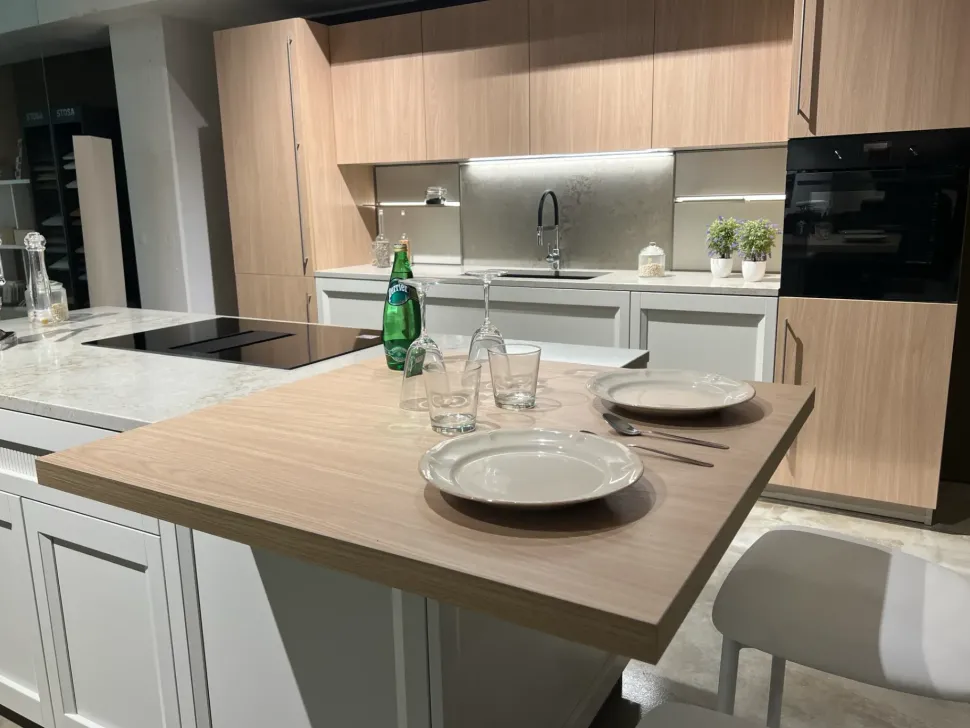 Cucina con isola in laccata opaco a prezzo ribassato 62%