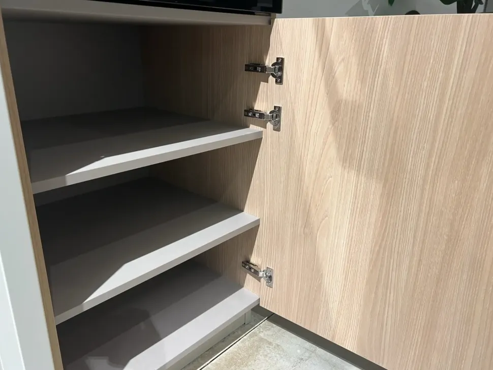 Cucina con isola in laccata opaco a prezzo ribassato 62%