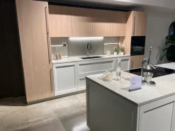 Cucina con isola in laccata opaco a prezzo ribassato 62%