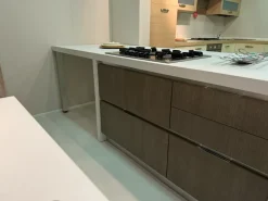 Cucina con isola in laminato materico blu Melissa a prezzo scontato