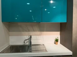 Cucina con isola in laminato materico blu Melissa a prezzo scontato