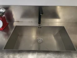 Cucina con isola in laminato materico altri colori Arrex  a prezzo ribassato