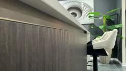 Cucina con isola in laminato materico a prezzo scontato 55%