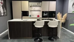 Cucina con isola in laminato materico a prezzo scontato 55%