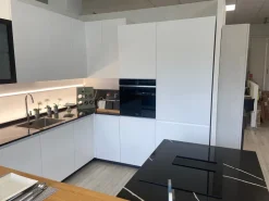 Cucina con isola in laminato opaco a prezzo ribassato 47%