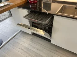 Cucina con isola in laminato opaco a prezzo ribassato 47%