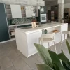 Cucina con isola in nobilitato bianca Green a prezzo ribassato