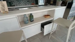 Cucina con isola in nobilitato bianca Green a prezzo ribassato