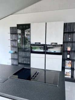 Cucina con isola in nobilitato a prezzo scontato 50%