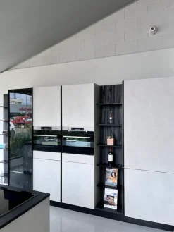 Cucina con isola in nobilitato a prezzo scontato 50%