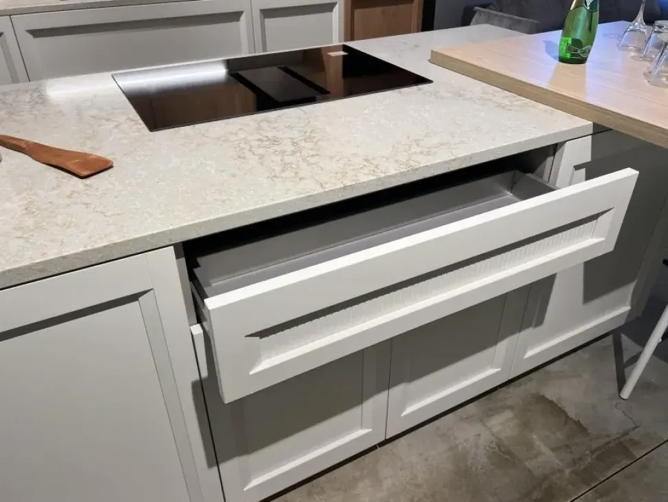 Cucina con isola in nobilitato bianca Palio a prezzo ribassato