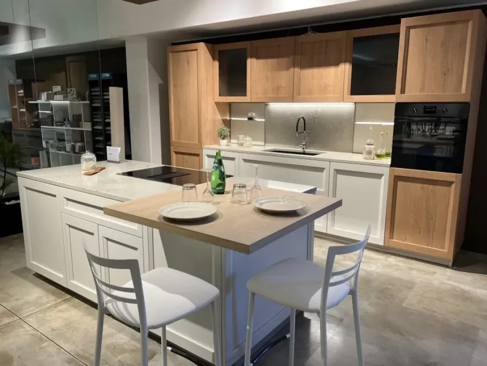 Cucina con isola in nobilitato bianca Palio a prezzo ribassato