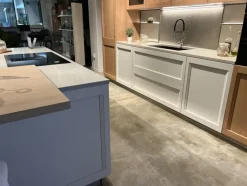 Cucina con isola in nobilitato bianca Palio a prezzo ribassato