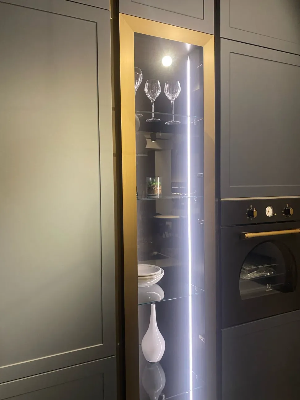 Cucina con isola in polimerico opaco blu Gaia a prezzo scontato