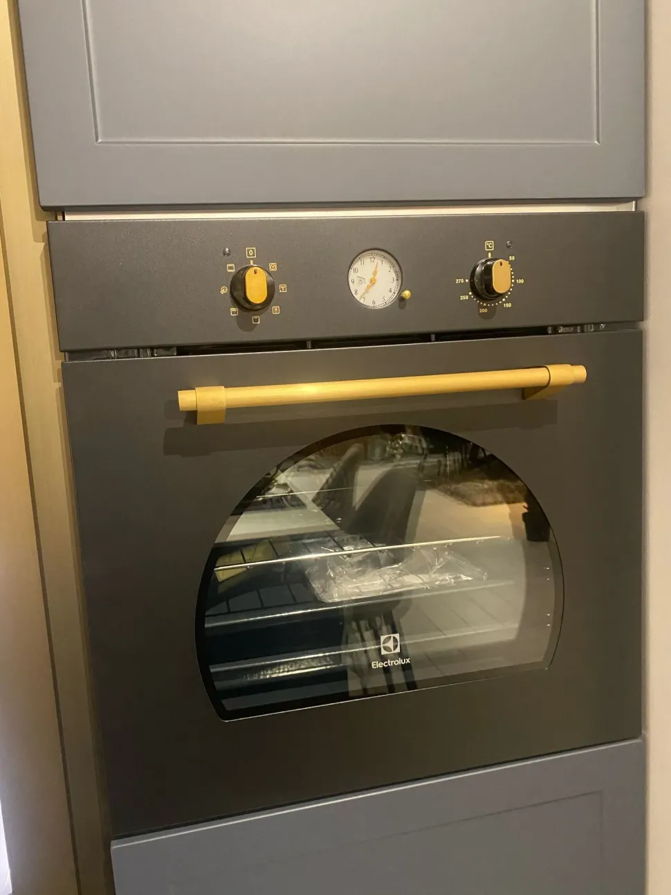 Cucina con isola in polimerico opaco blu Gaia a prezzo scontato