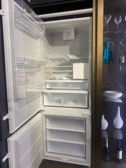 Cucina con isola in polimerico opaco blu Gaia a prezzo scontato