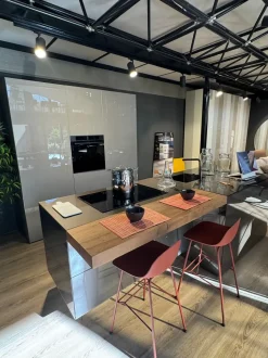 Cucina con isola in vetro a prezzo scontato 45%