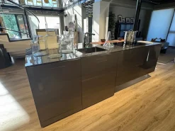 Cucina con isola in vetro a prezzo scontato 45%