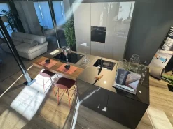 Cucina con isola in vetro a prezzo scontato 45%
