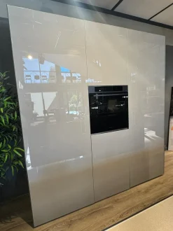 Cucina con isola in vetro a prezzo scontato 45%