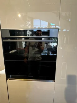 Cucina con isola in vetro a prezzo scontato 45%