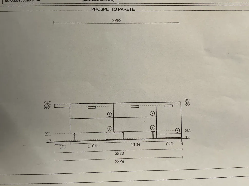 Cucina con isola in vetro a prezzo ribassato 50%