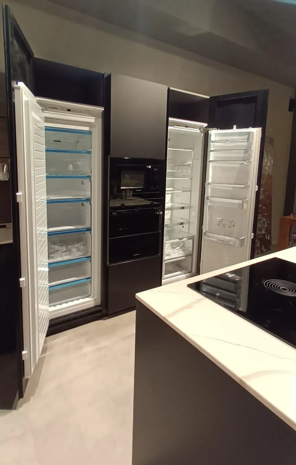 Cucina con isola in vetro altri colori Cucina glass a prezzo ribassato