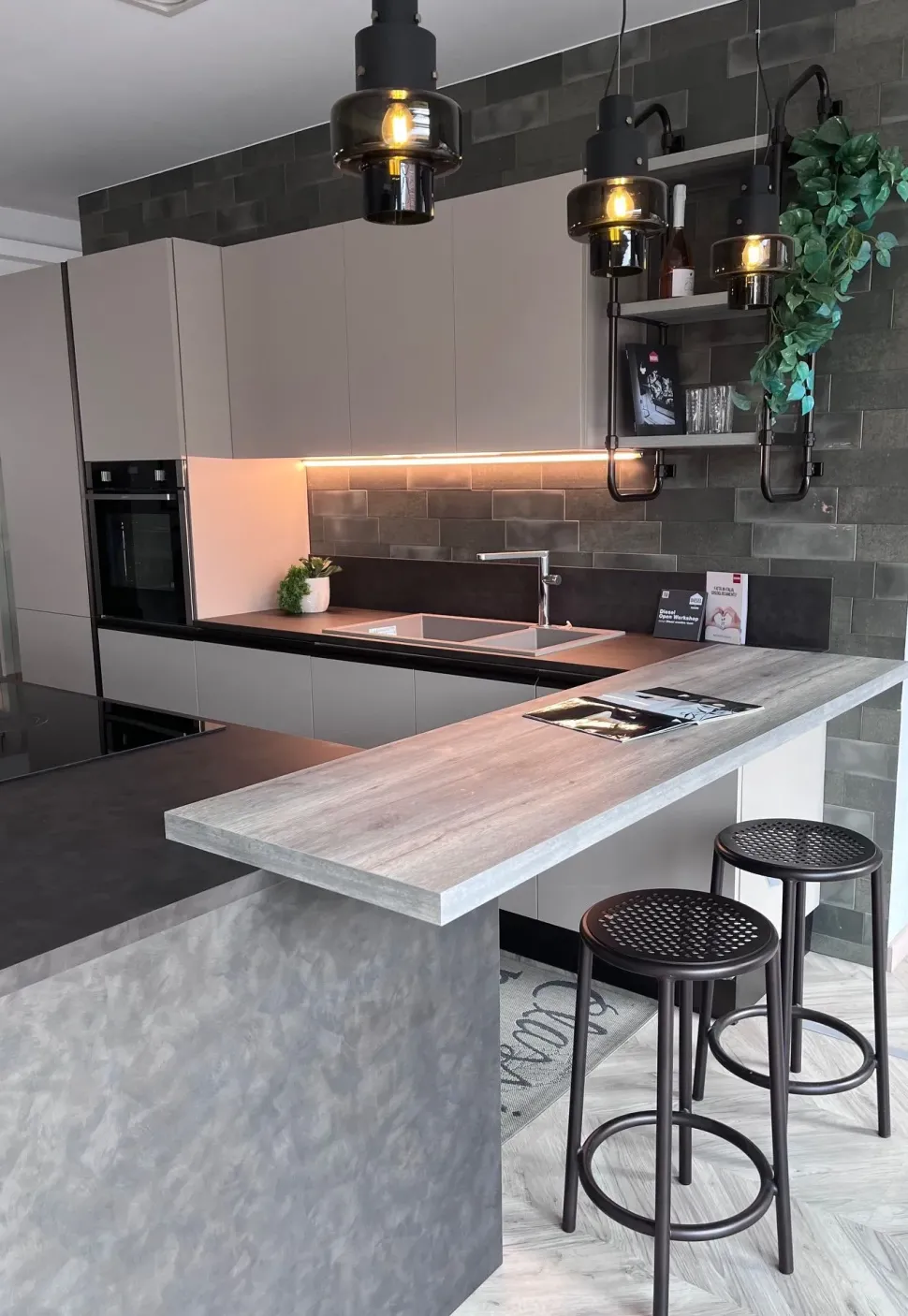 Cucina con isola industriale tortora Scavolini Diesel open workshop a soli 15000 Euro