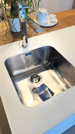 CUCINA con isola Lago 36e8 SCONTATA 30%